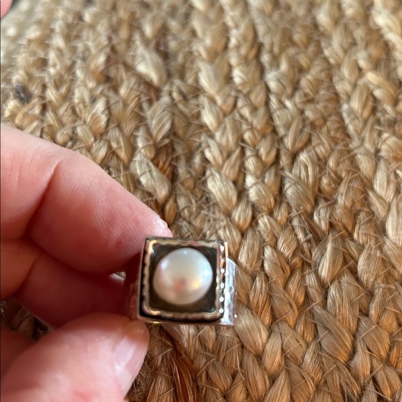 “Silpada” 9.25 Silver and White Pearl Ring size 7 - Picture 6 of 6